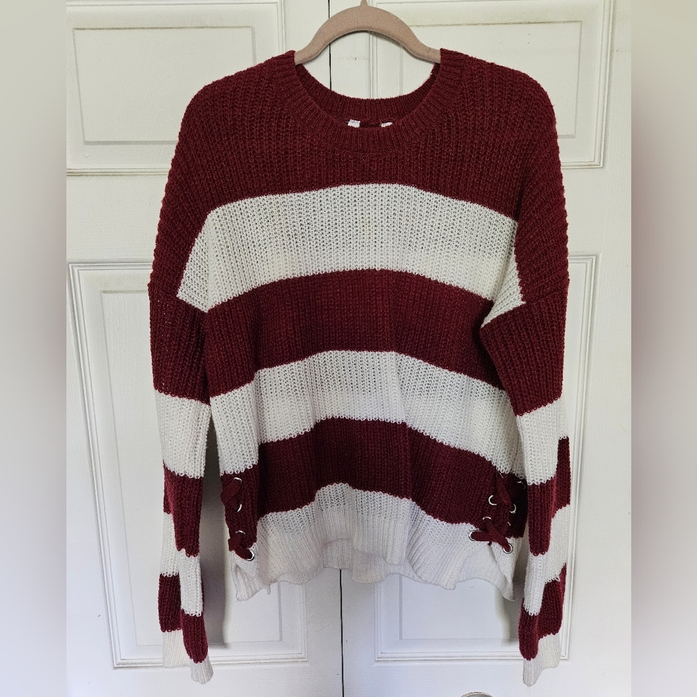 No Boundaries Womens Striped Burgundy and White Sweater